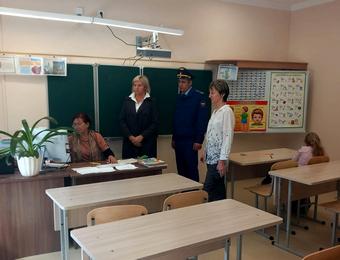 В минувшую пятницу в Заводской школе с рабочим визитом побывал прокурор Троицкого района Антон Мариупольский.